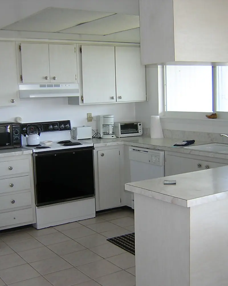 Kitchen Sink interior in the Bold Contemporary style